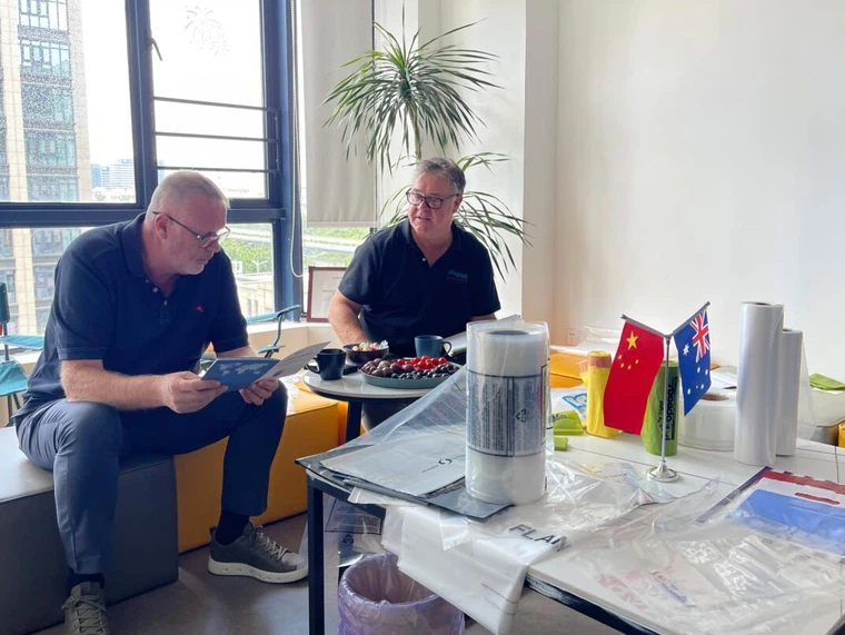 Welcome Australian customers to visit and communicate about cooperation on plastic packaging bags Welcome Australian customers to visit and communicate about cooperation on plastic packaging bags